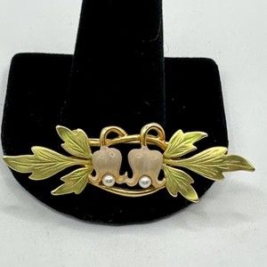 JOAN RIVERS VICTORIAN LOOK BLEEDING HEART ENAMEL FAUX PEARL BROOCH PIN